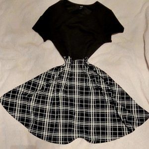 black plaid short sleeved dress